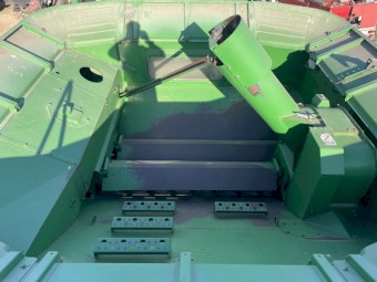 John Deere 9660 STS header