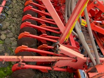 2001 Kuhn HR3003D Power Harrow