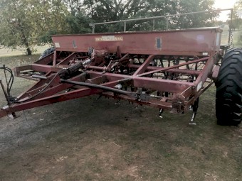 International 6-2, 24 run combine seeder