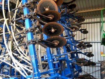 2010 Gason 40ft bar with John Deere 1910 Air Seeder