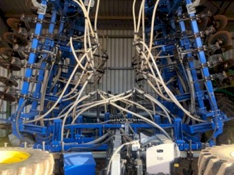 2010 Gason 40ft bar with John Deere 1910 Air Seeder