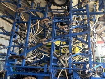 2010 Gason 40ft bar with John Deere 1910 Air Seeder