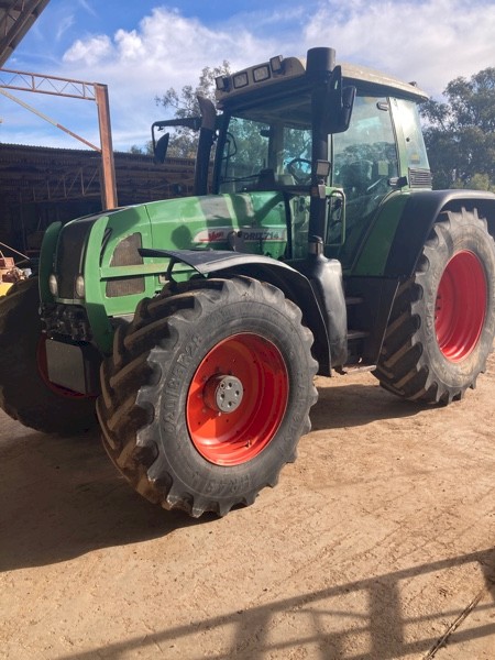 Fendt 714 Tractor with Loader