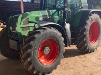 Fendt 714 Tractor with Loader