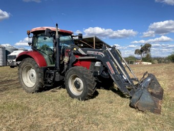 2013 Case Maxxum 140 Tractor with Loader