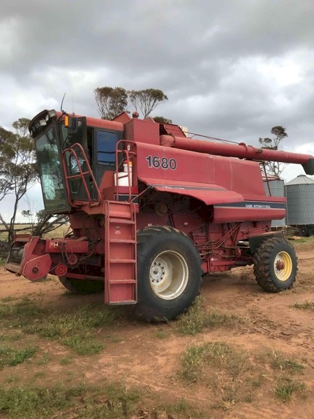 1680 harvester with 30 ft front 