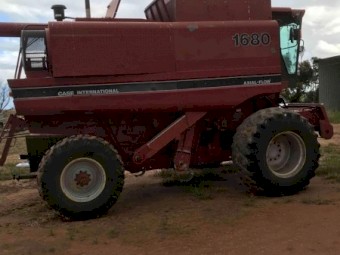 1680 harvester with 30 ft front 