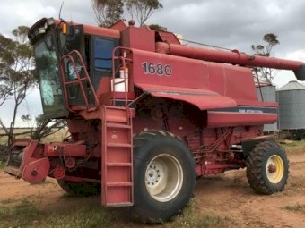 1680 harvester with 30 ft front 