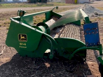 John Deere 914 Pick Up Front