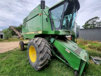 John Deere 9500 Header with 30ft Front and trailer