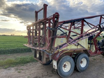 Hardi Commander 4200 Boom Spray