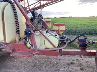 Hardi Commander 4200 Boom Spray