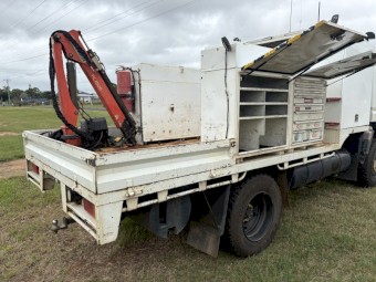 2009 Mitsubishi FG 4x4 Sevice truck