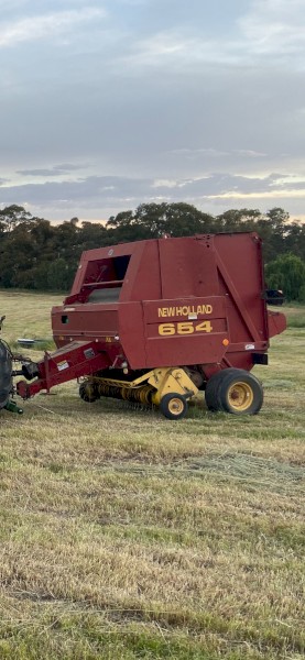 New Holland 654 Baler