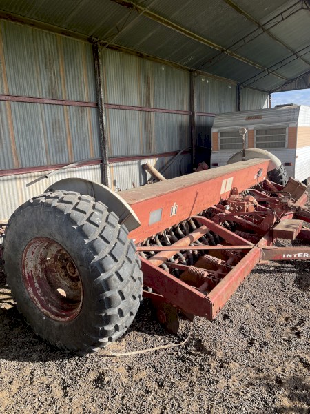 International 511 combine