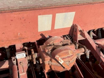 International 511 combine