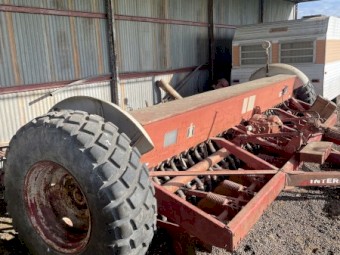 International 511 combine