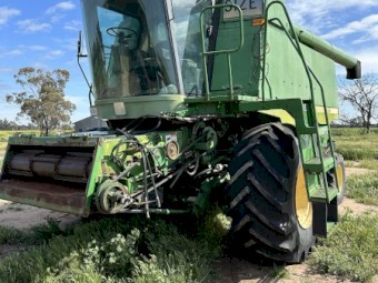 John Deere 9600 Header