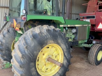 John Deere 4440