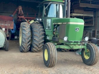 John Deere 4440