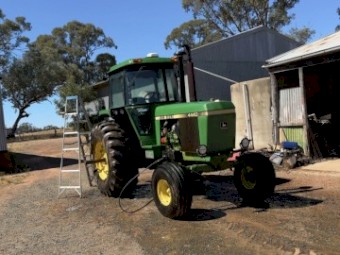 John Deere 4440
