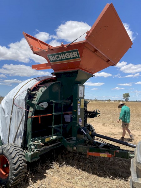 Richiger 990 Grain Bag Inloader