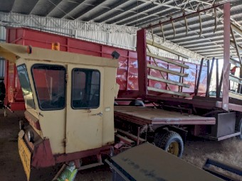 New Holland 1069 Bale Wagon