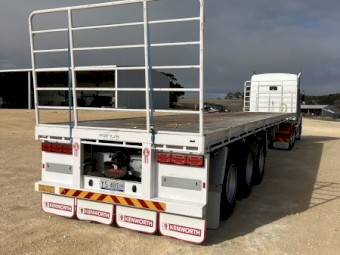 2014 flat top trailer