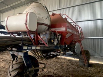 Airseeder with Morris 7180 Two Bin Air Cart