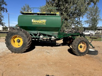 Simplicity 9000l triple bin king pin steer air cart