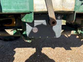 Simplicity 9000l triple bin king pin steer air cart