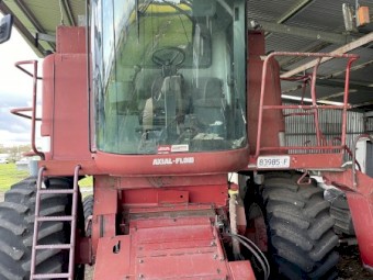 1997 Case IH 2166 Header with Front & Trailer