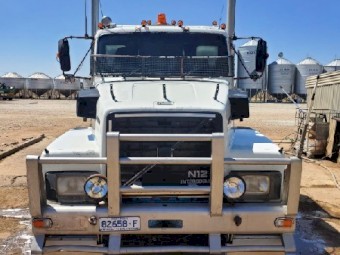 1988 Volvo N12 Prime Mover