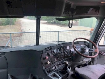 2010 Freightliner Argosy 525hp