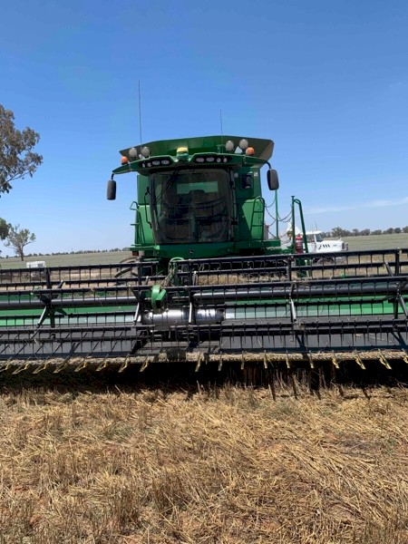 2014 John Deere S680 Header with 40ft John Deere 640D Fronts