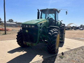 John Deere 8130