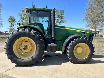 John Deere 8130