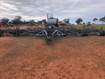 Flexicoil 7500 Air Seeder with 2340 Air Cart