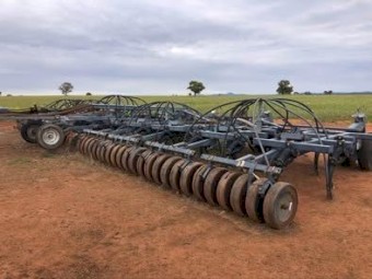 Flexicoil 7500 Air Seeder with 2340 Air Cart