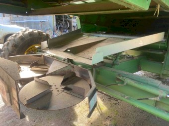 John Deere 9600 Header with Front