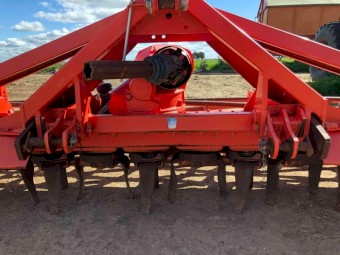 2016 Kuhn HR4004 Power Harrow