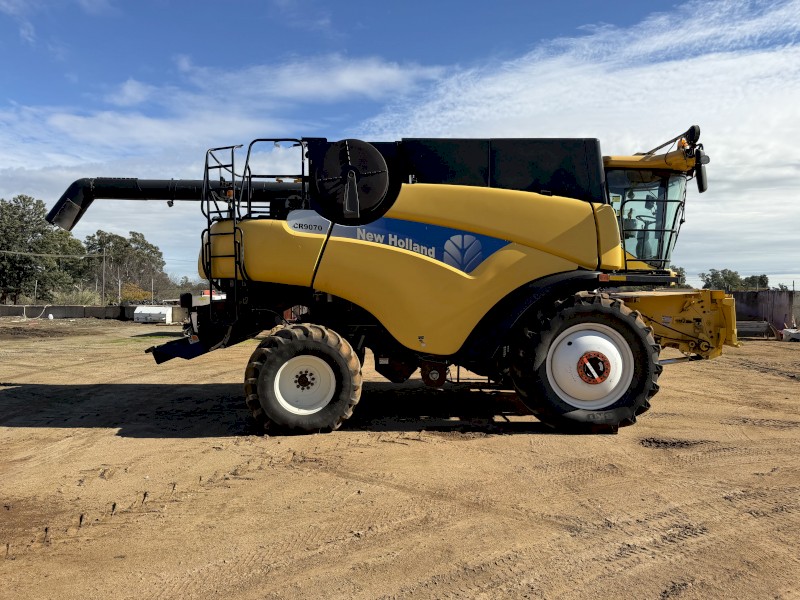 2011 New Holland CR9070 Header