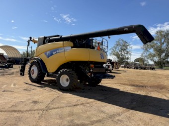 2011 New Holland CR9070 Header