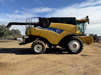 2011 New Holland CR9070 Header