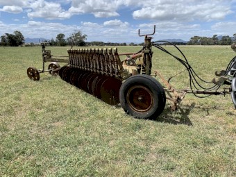 One way disc plough