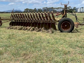 One way disc plough