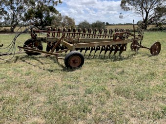 One way disc plough