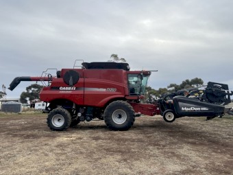 2011 Case IH 8120 with 40ft Macdon FD70 Draper Front