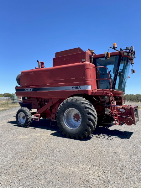 Case IH 2188 Header with 1042 MacDon Draper Front on Trailer
