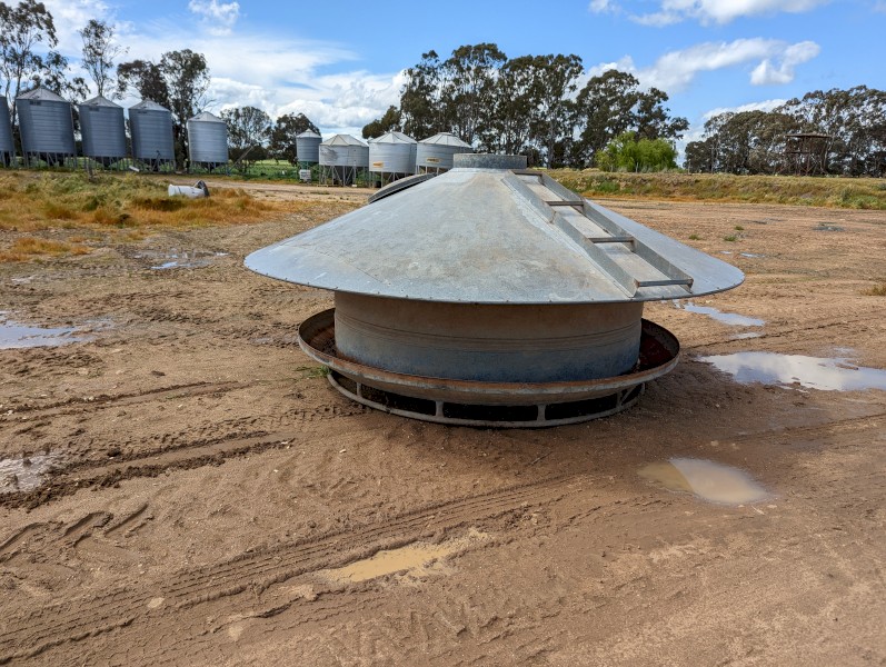 Grain/Pellet Self Feeders